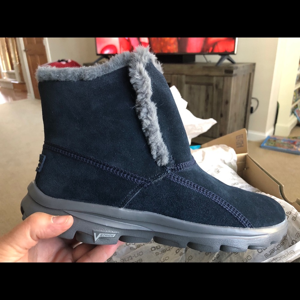Sketchers On The Go Navy Suede w Grey fur Boots 9W